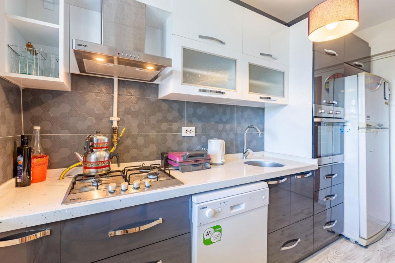 Flat With Shared Pool Near Sabiha Gokcen Airport *